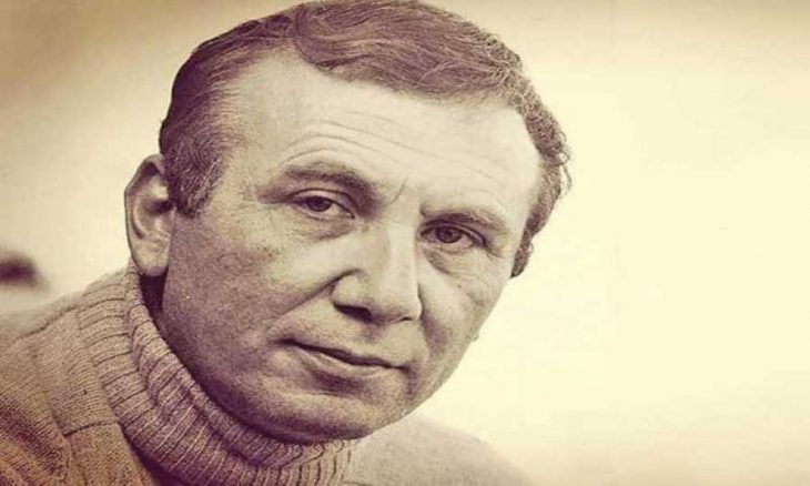 قصيدة “قارئة الفنجان” لنزار قباني: نقد في الحب والمصير